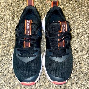 EVERYTHING MUST GO!!🎉🎉🎉🎉 Womens under armour tennis shoes